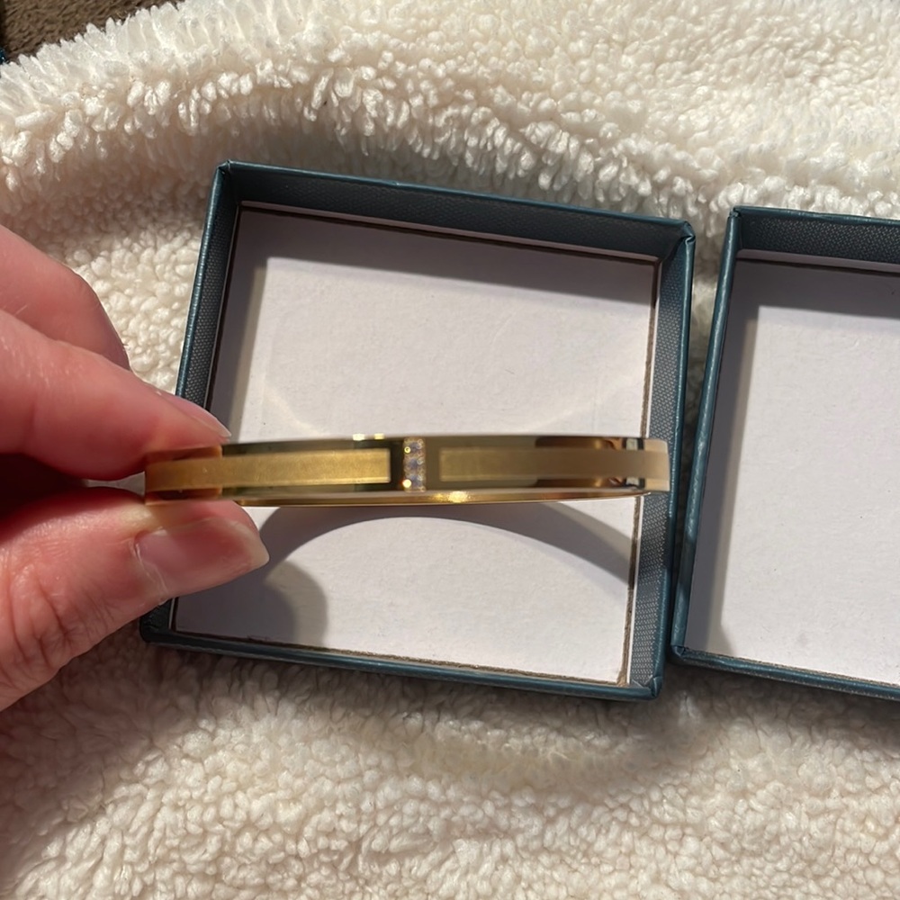 Gold bangle bracelet